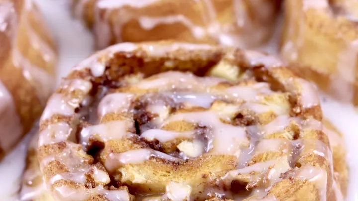 APPLE CINNAMON ROLLS