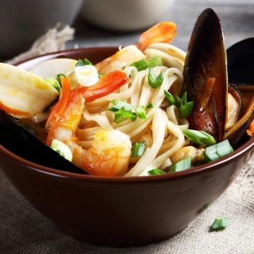 Easy Seafood Udon