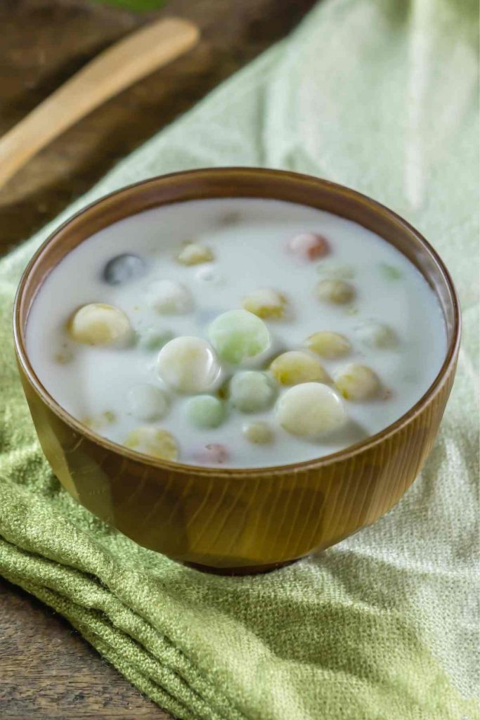 THAI RICE DUMPLINGS COCONUT MILK DESSERT